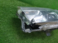 Битая Фара левая Toyota Hilux 8 (2015-2020) LED