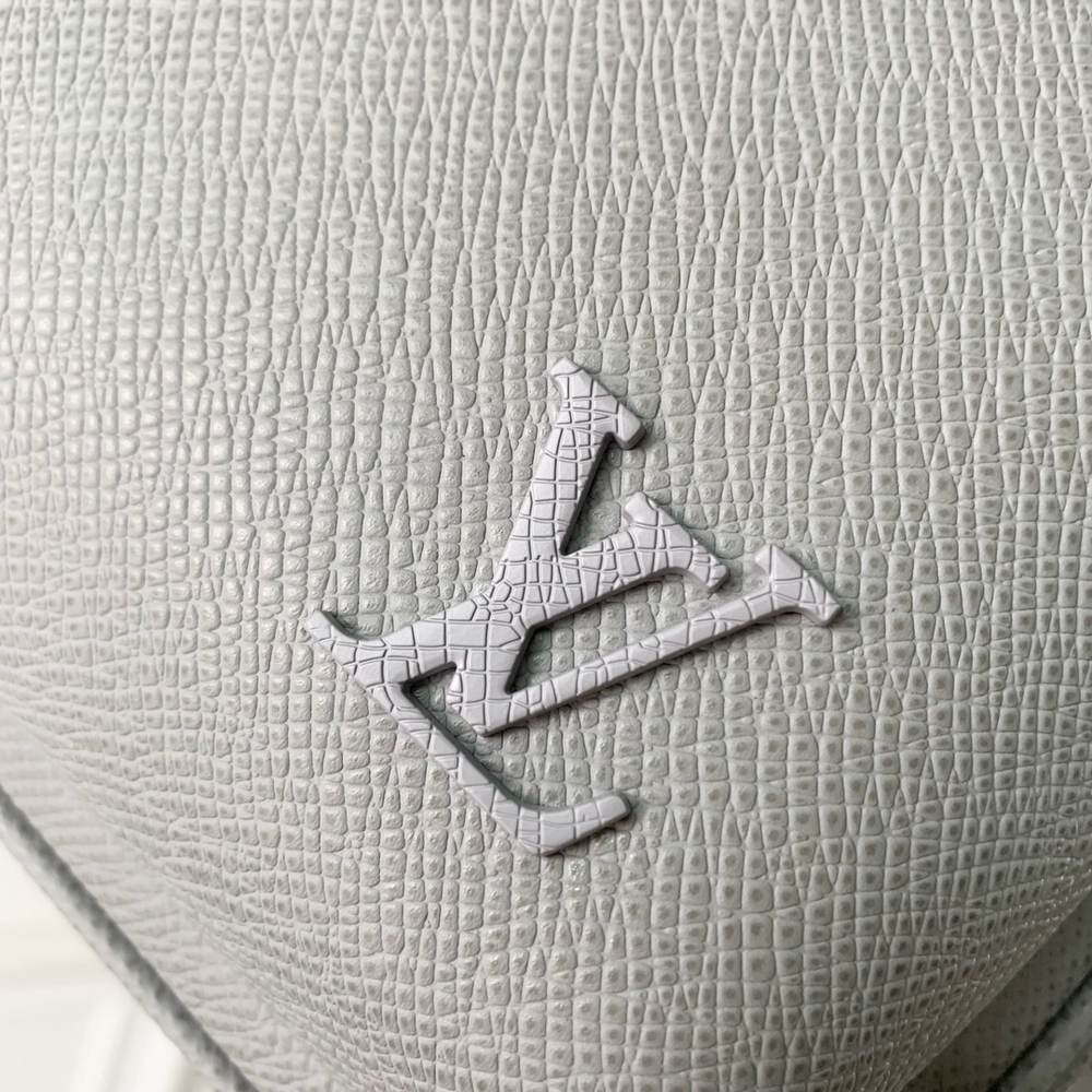 Louis Vuitton Avenue Slingbag NM