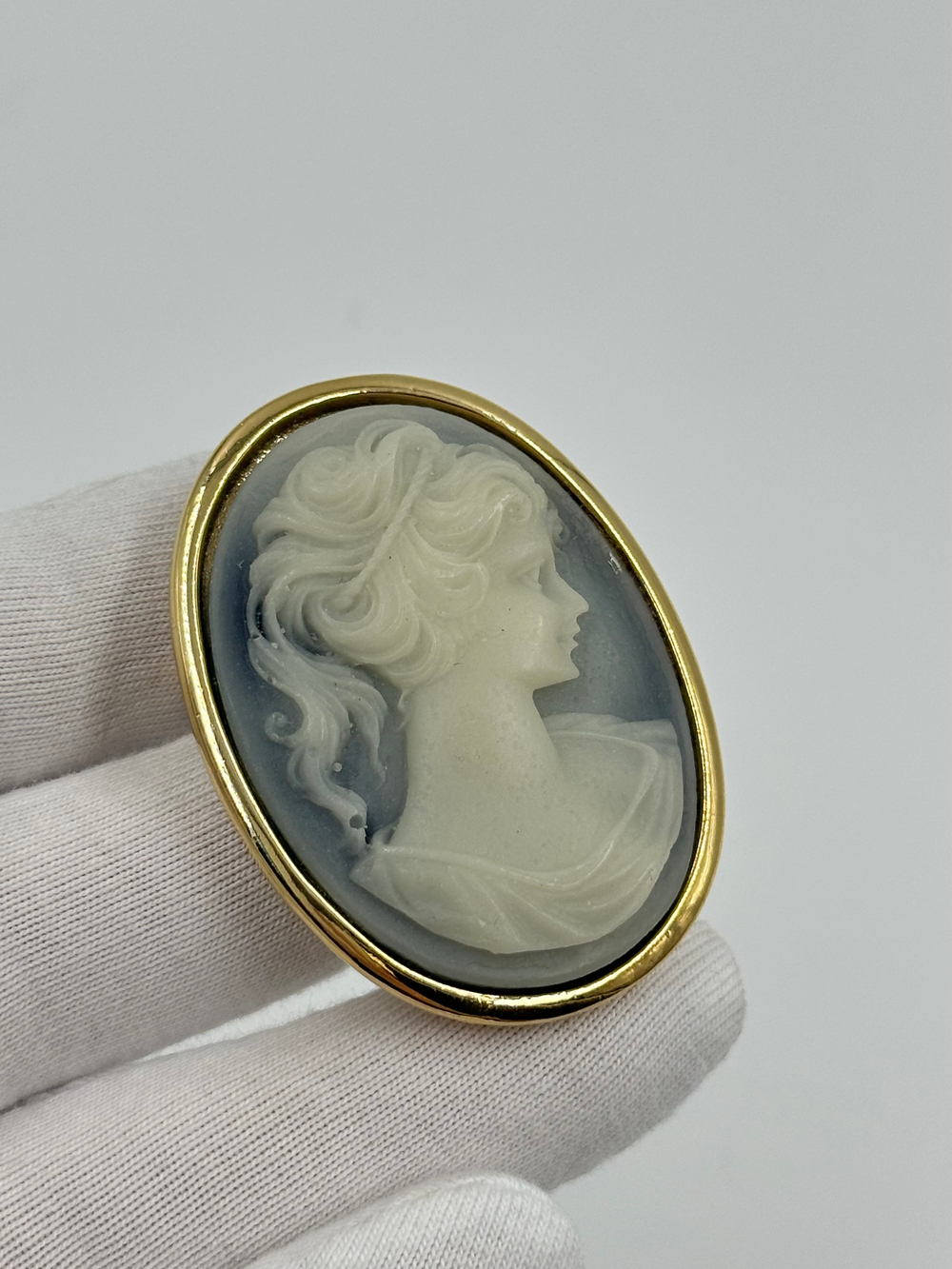 Брошь Камея