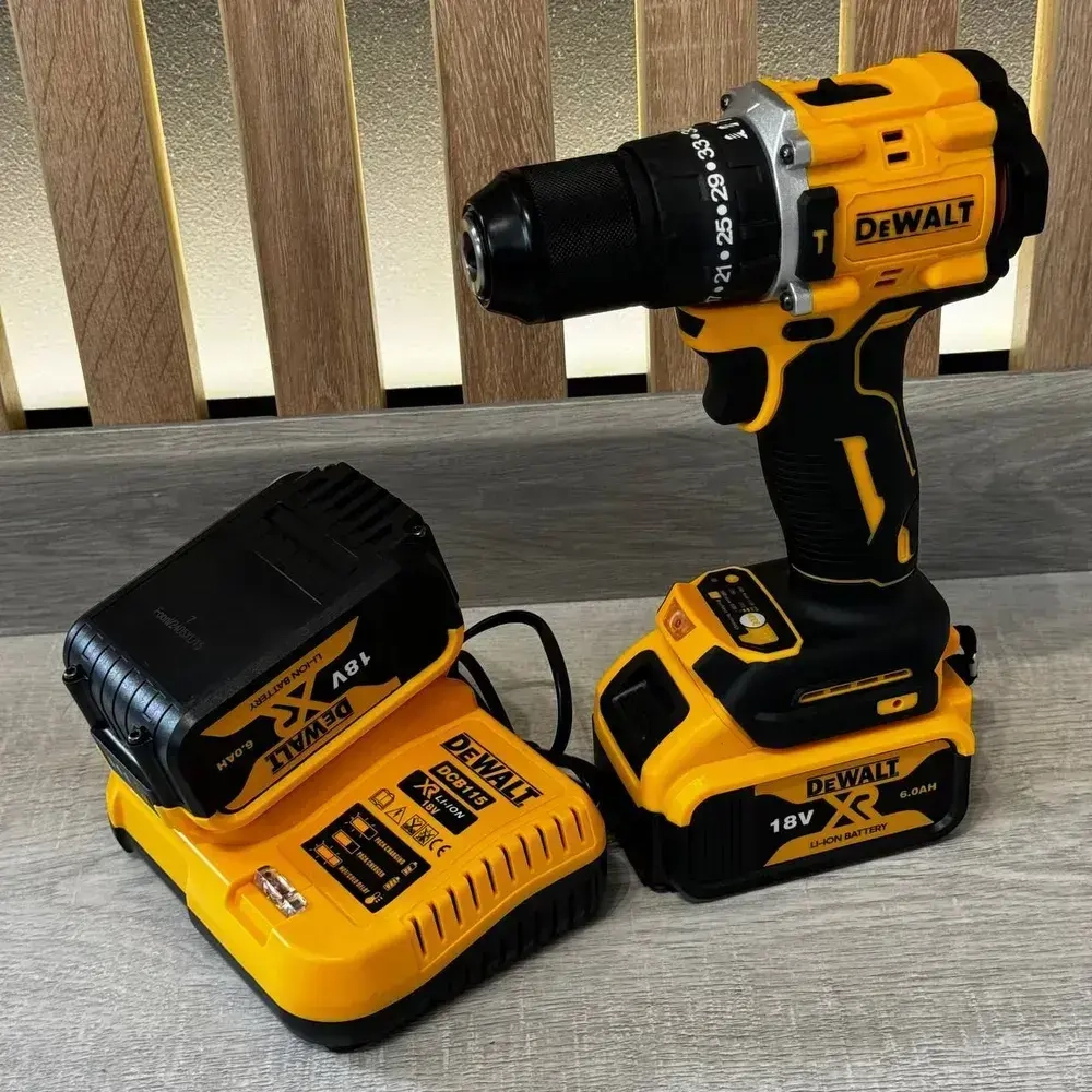 DeWalt Дрель-шуруповерт, 18 В, 40 Нм, 2 АКБ