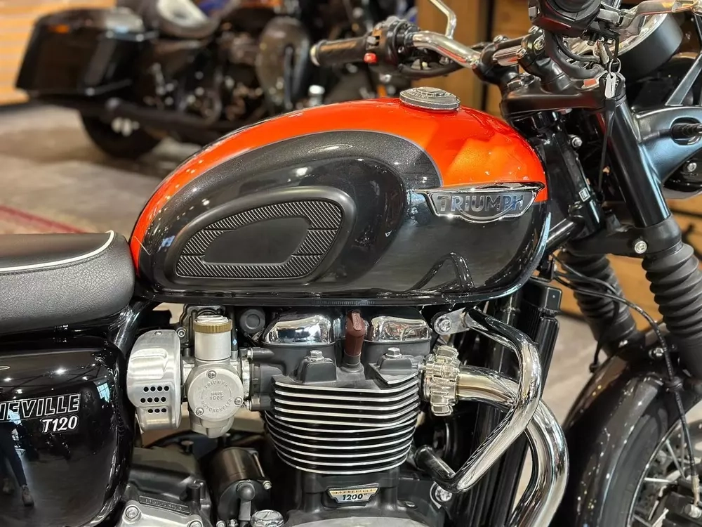 Triumph Bonneville T120 2019 1 590 000 Royal Enfield