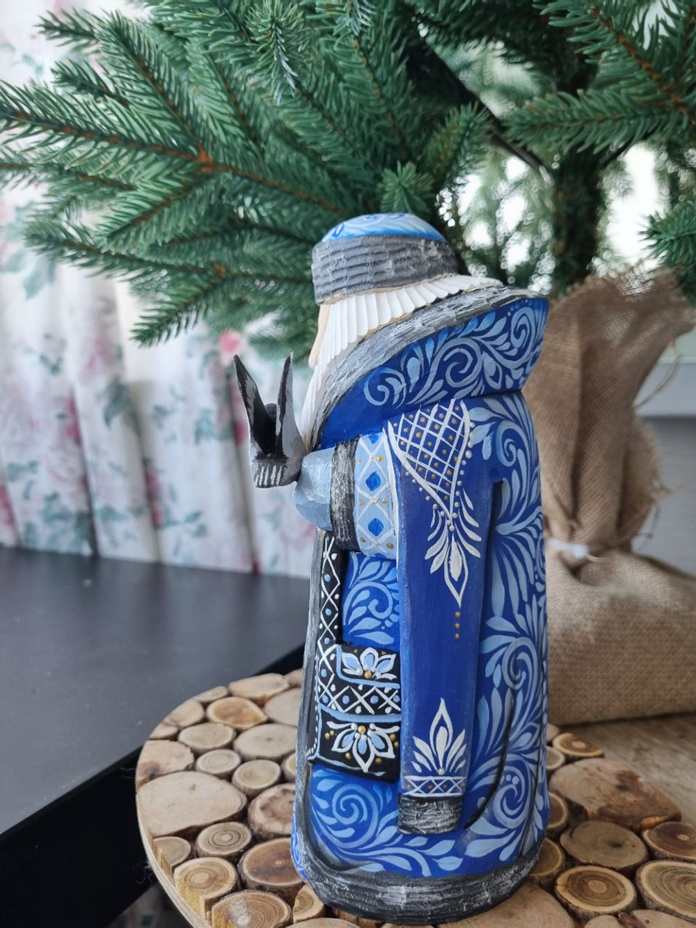 Дед мороз резной ручная работа