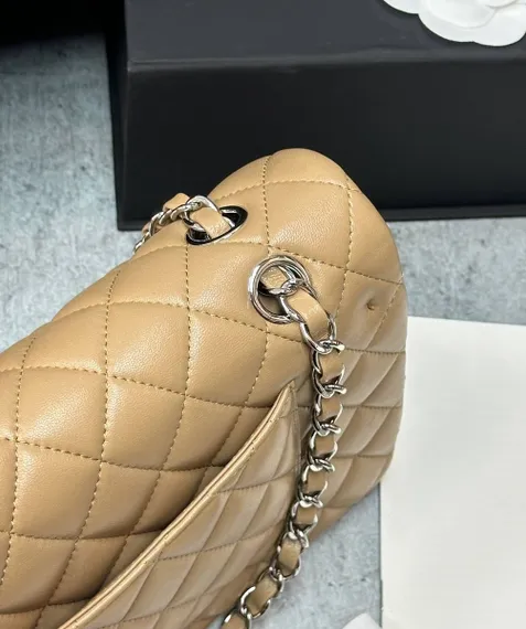 Сумка женская Chanel Timeless Jumbo бежевый