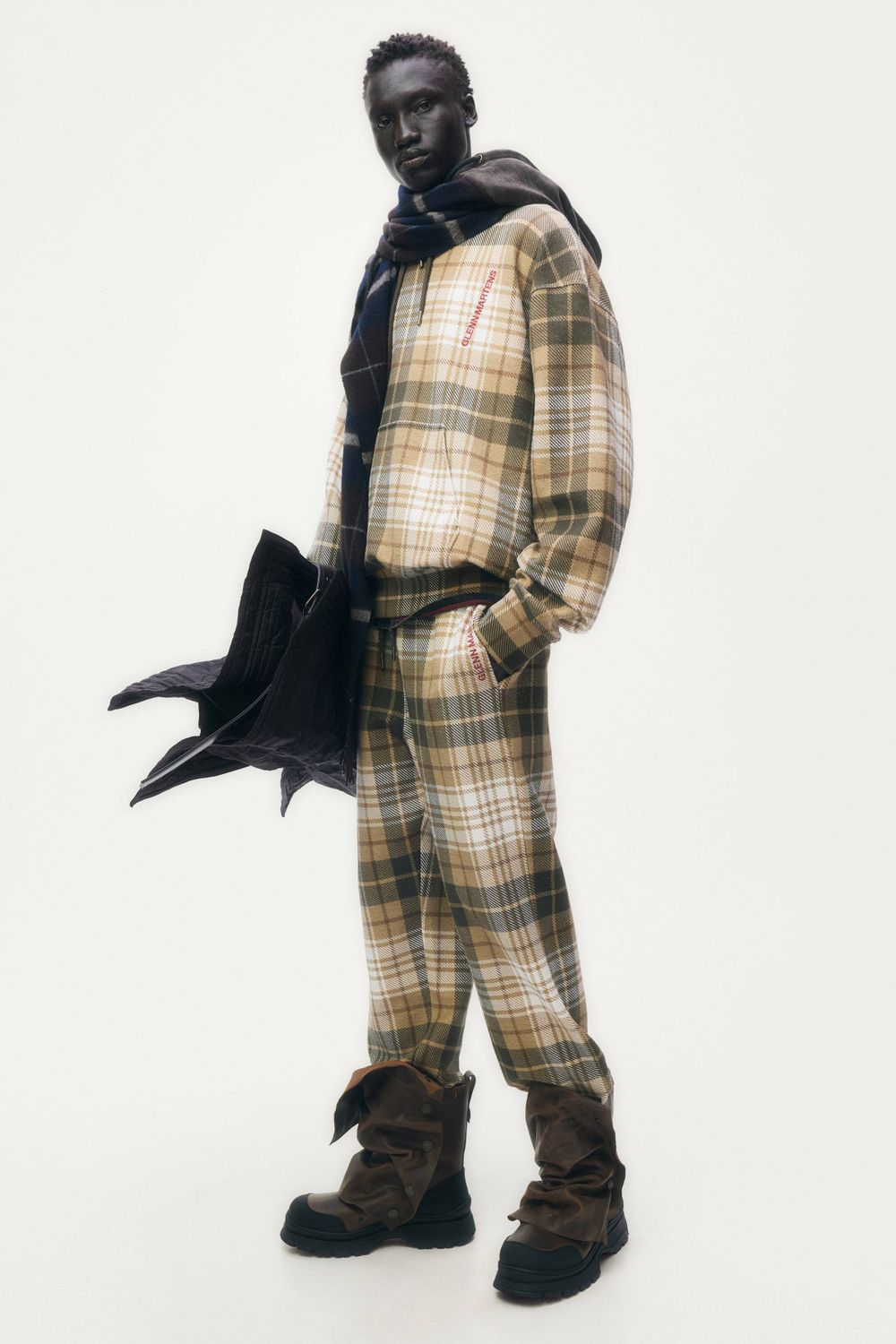 H&M - Glenn Martens Клетчатые спортивные штаны, бежевый