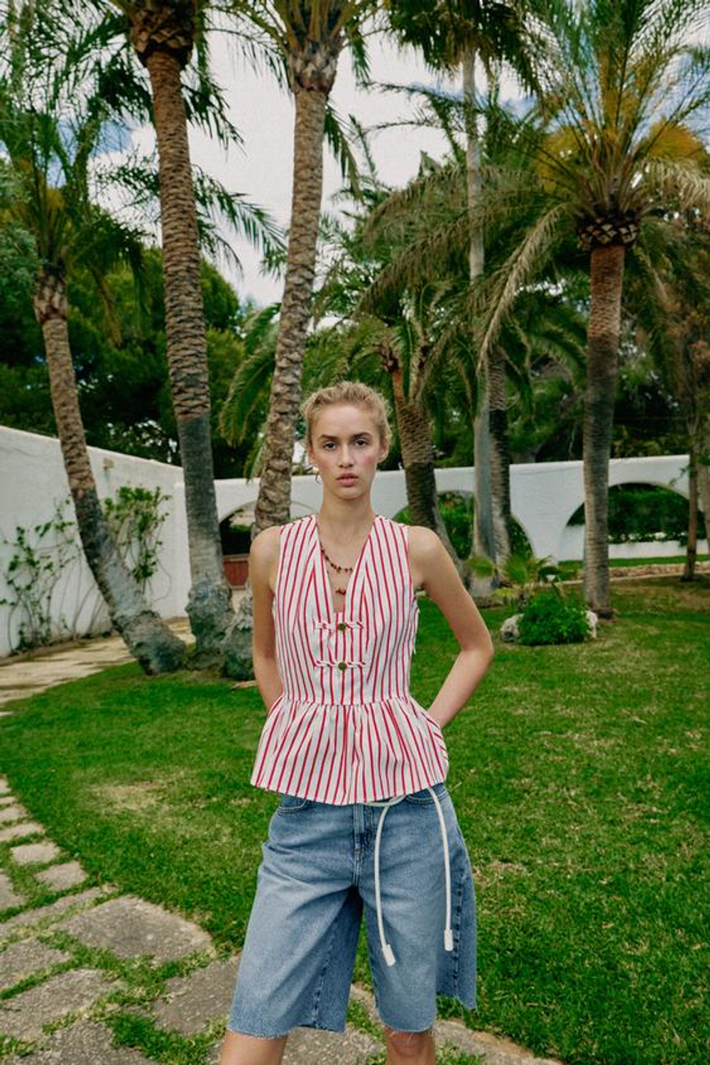 ZARA ТОП В ПОЛОСКУ С НАВЕСНЫМИ ПЕТЛЯМИ, БЕЛЫЙ/КРАСНЫЙ