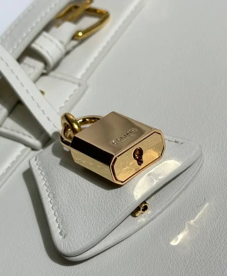 Сумки CELINE TEEN CONTI из натуральной телячьей кожи белая
