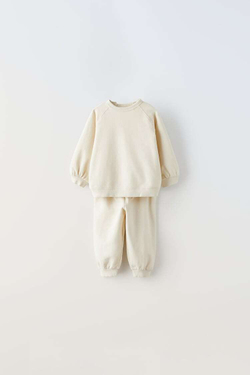 ZARA ОДНОТОННЫЙ КОМПЛЕКТ ИЗ ТОЛСТОВКИ И БРЮК ИЗ МЯГКОЙ ТКАНИ, ЭКРЮ