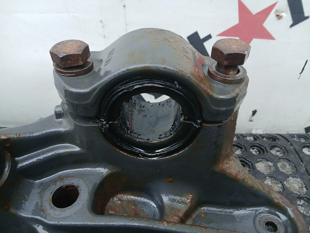 Кронштейн пневморессоры задний левый