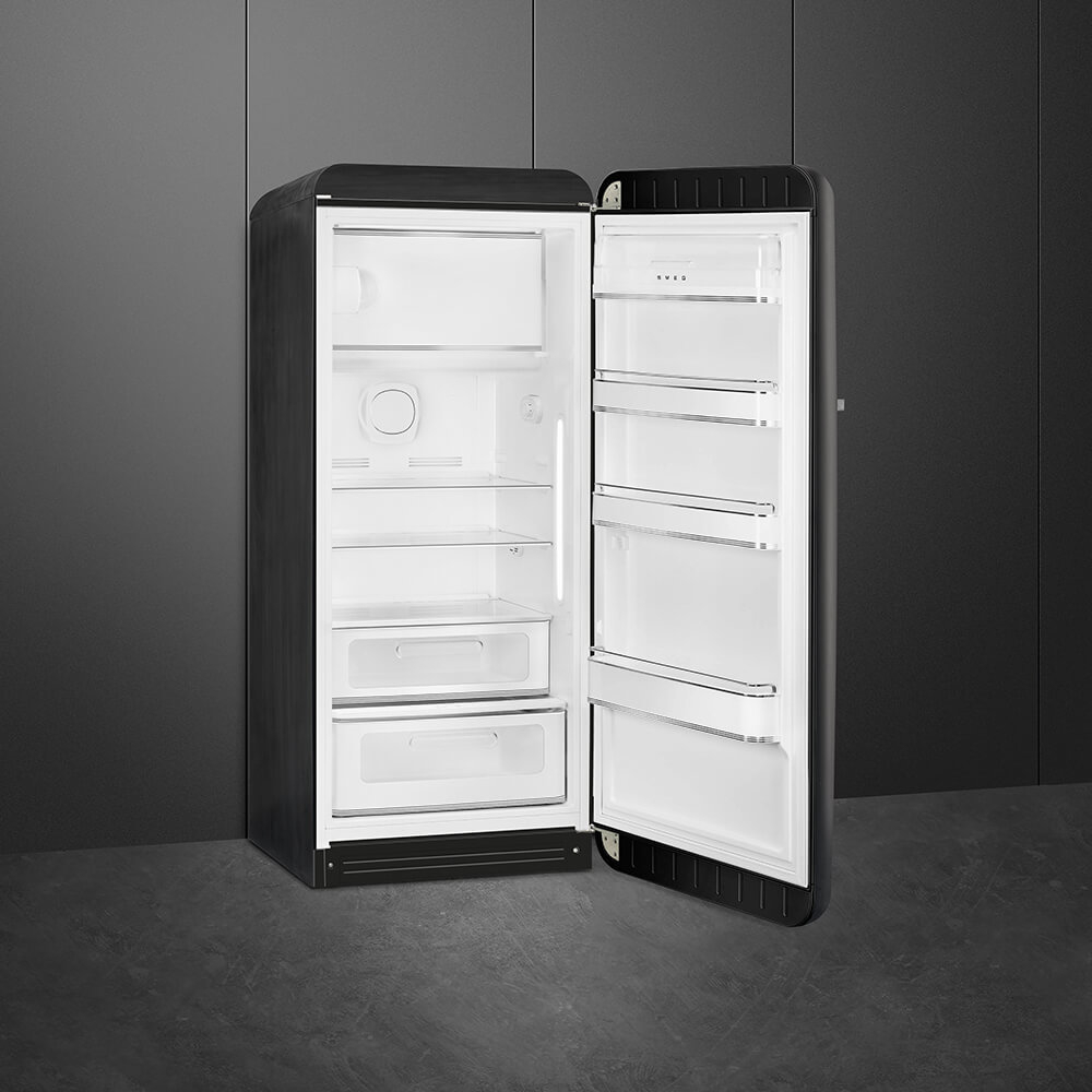Холодильник однокамерный с морозилкой Smeg FAB28RDBB5 внутри
