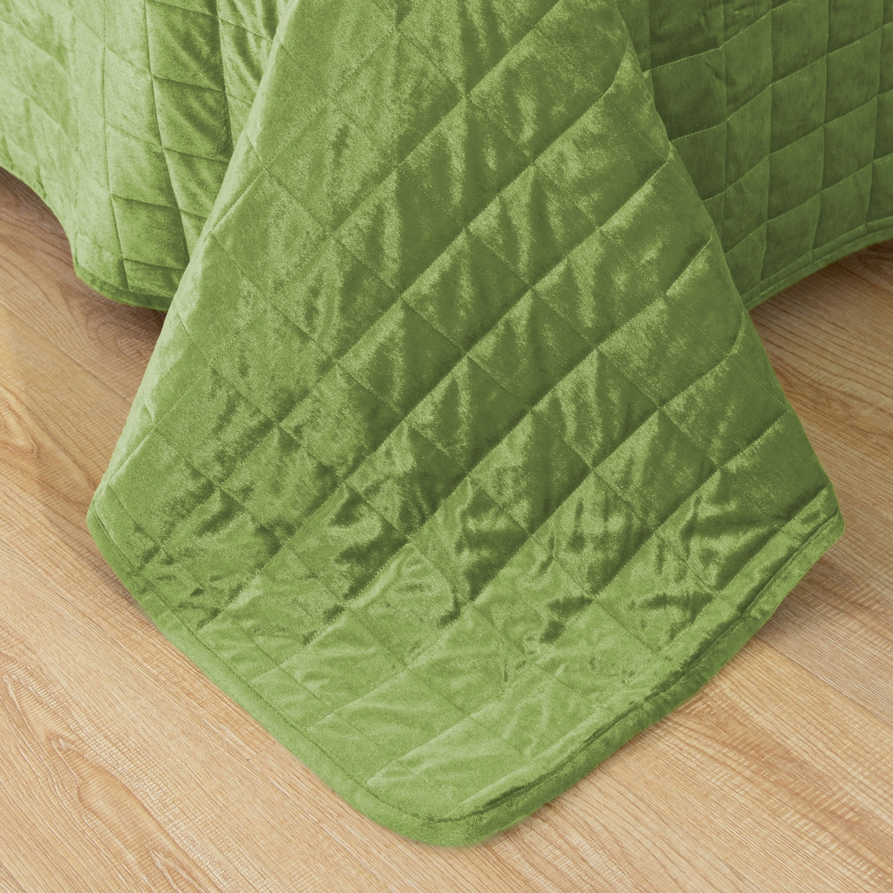 Велюровое покрывало в клетку и две наволочки OVL023