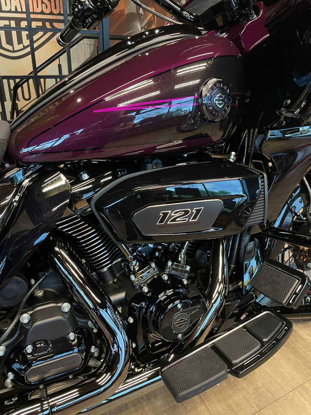 Harley-Davidson CVO Road Glide 121 (Poison Berry) 2025