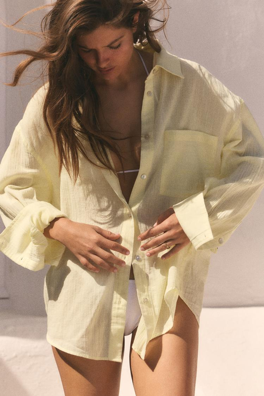 ZARA РУБАШКА ОВЕРСАЙЗ С КАРМАНОМ, СВЕТЛО-ЖЕЛТЫЙ