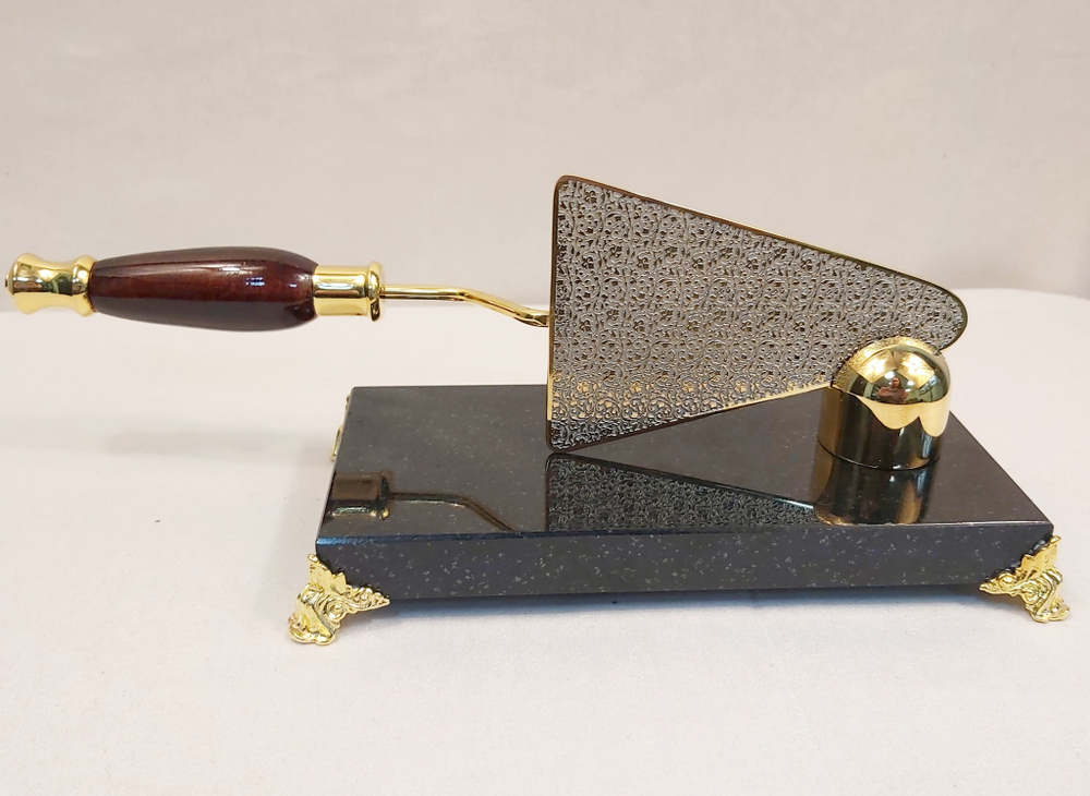 Подарок строителю " Сувенирный мастерок" малый на долерите