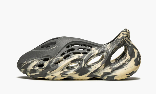 Yeezy Foam RNNR MXT "Moon Gray"