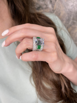 Кольцо широкое с багетным камнем