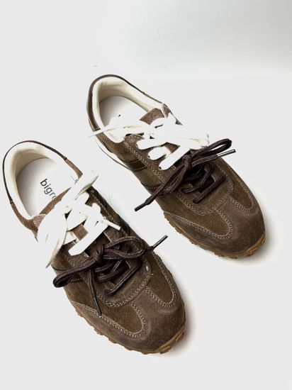 Кроссовки женские