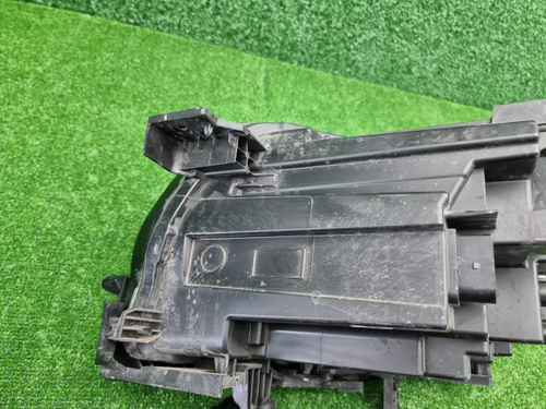 Фара правая Geely Tugella (2019-2024) LED