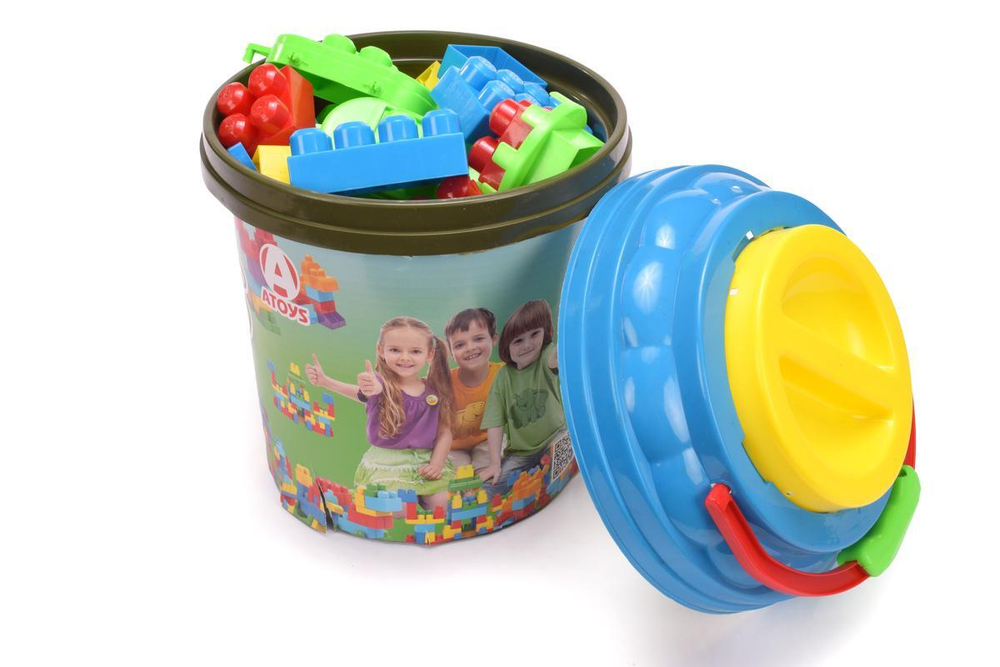 Пластмассовый игрушечный набор "Конструктор ведро 72 детали"