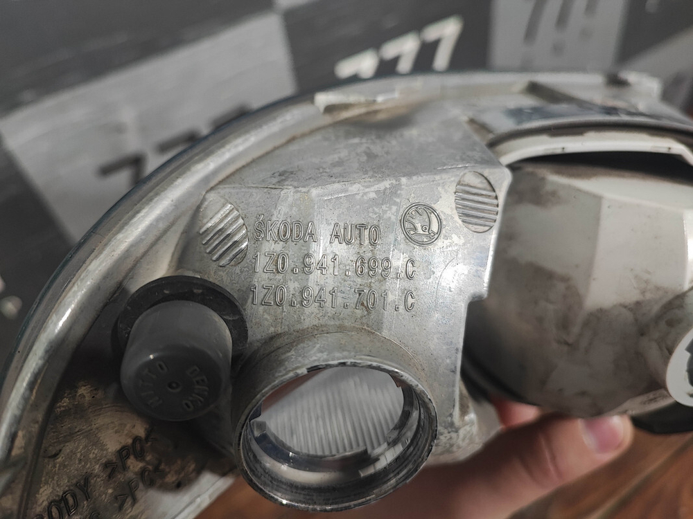 ПТФ передняя левая Skoda Octavia 2 (A5) 08-13 Б/У Оригинал 1Z0941699C