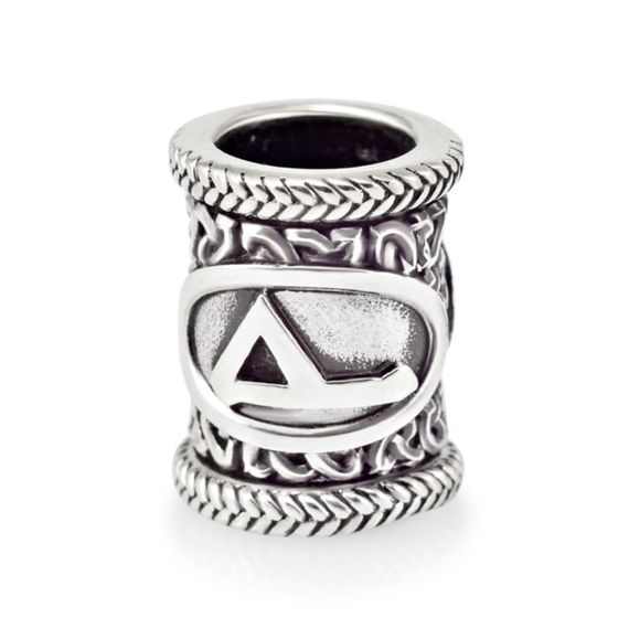 Шарм «Руна Вуньо» из серебра, вид спереди