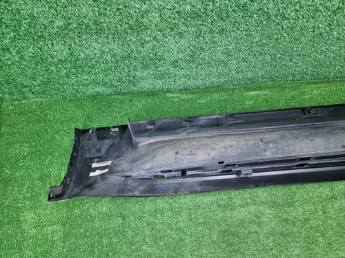 Накладка порога правая Toyota Land Cruiser 300 (2021-н.в.)