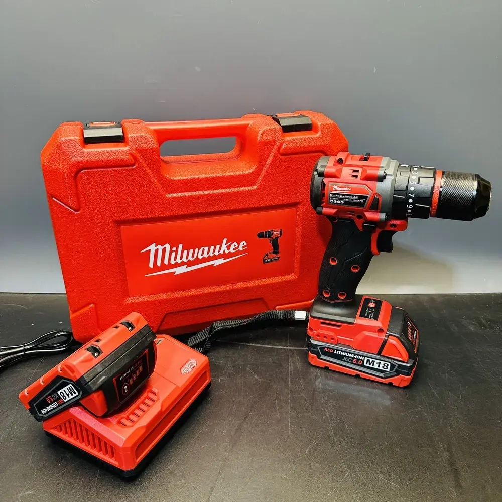 Шуруповерт аккумуляторный бесщеточный Milwaukee 18V 2АКБ в мини кейсе