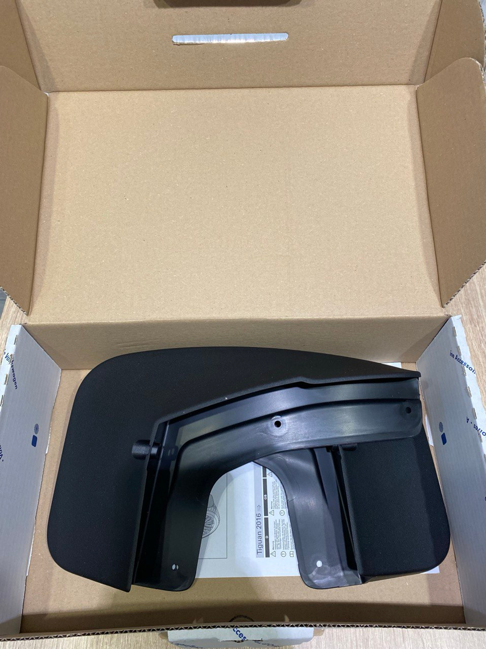 Брызговики задние для Volkswagen Tiguan (без R-Line) (2016-2023) (либо 5NA075101P) (c крепежным комплектом)