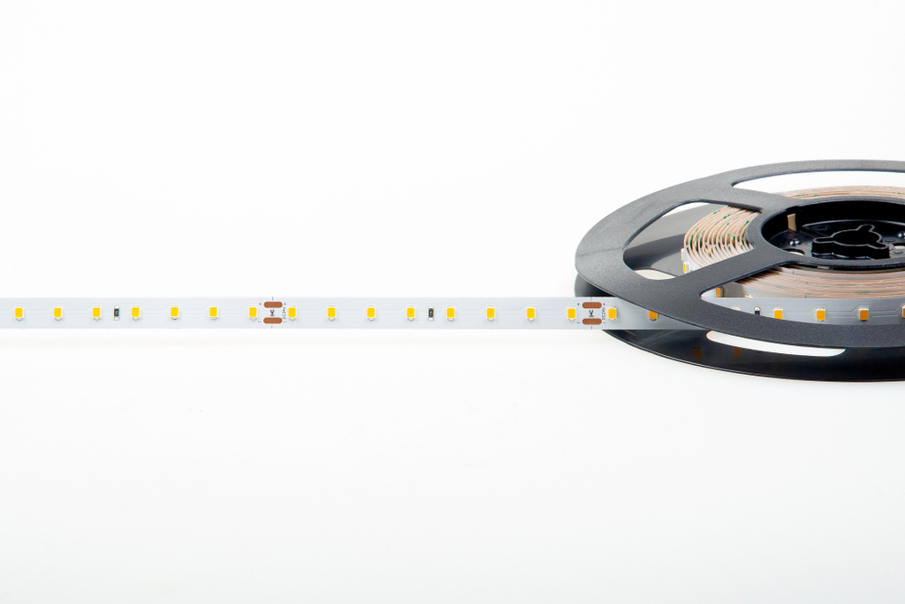 Светодиодная лента, тепло-белая,  самоклейкая,  80 д/м 3000K,  12W/m,  1842 Lm/m