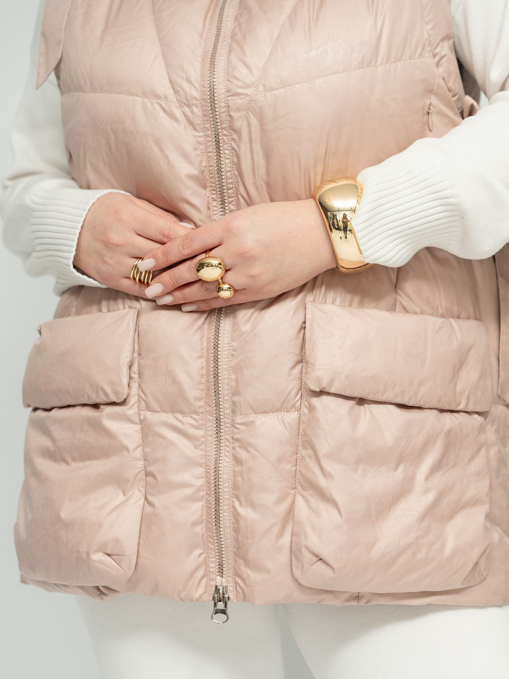 Жилет женский демисезонный с капюшоном стеганый осень весна