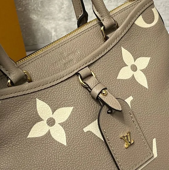 Сумка Louis Vuitton Trianon PM бежевый