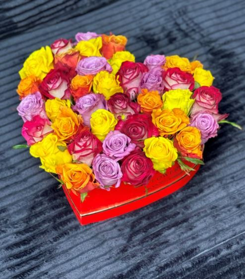 Сердце из роз "Heart as a gift S"