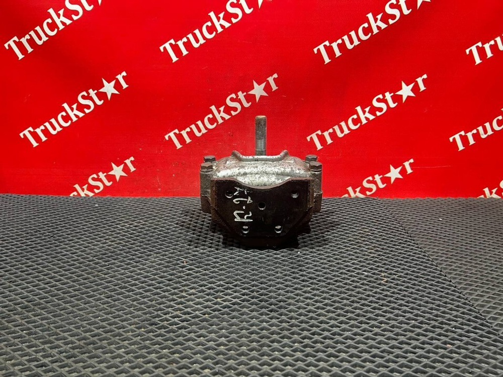 Подушка двигателя задняя