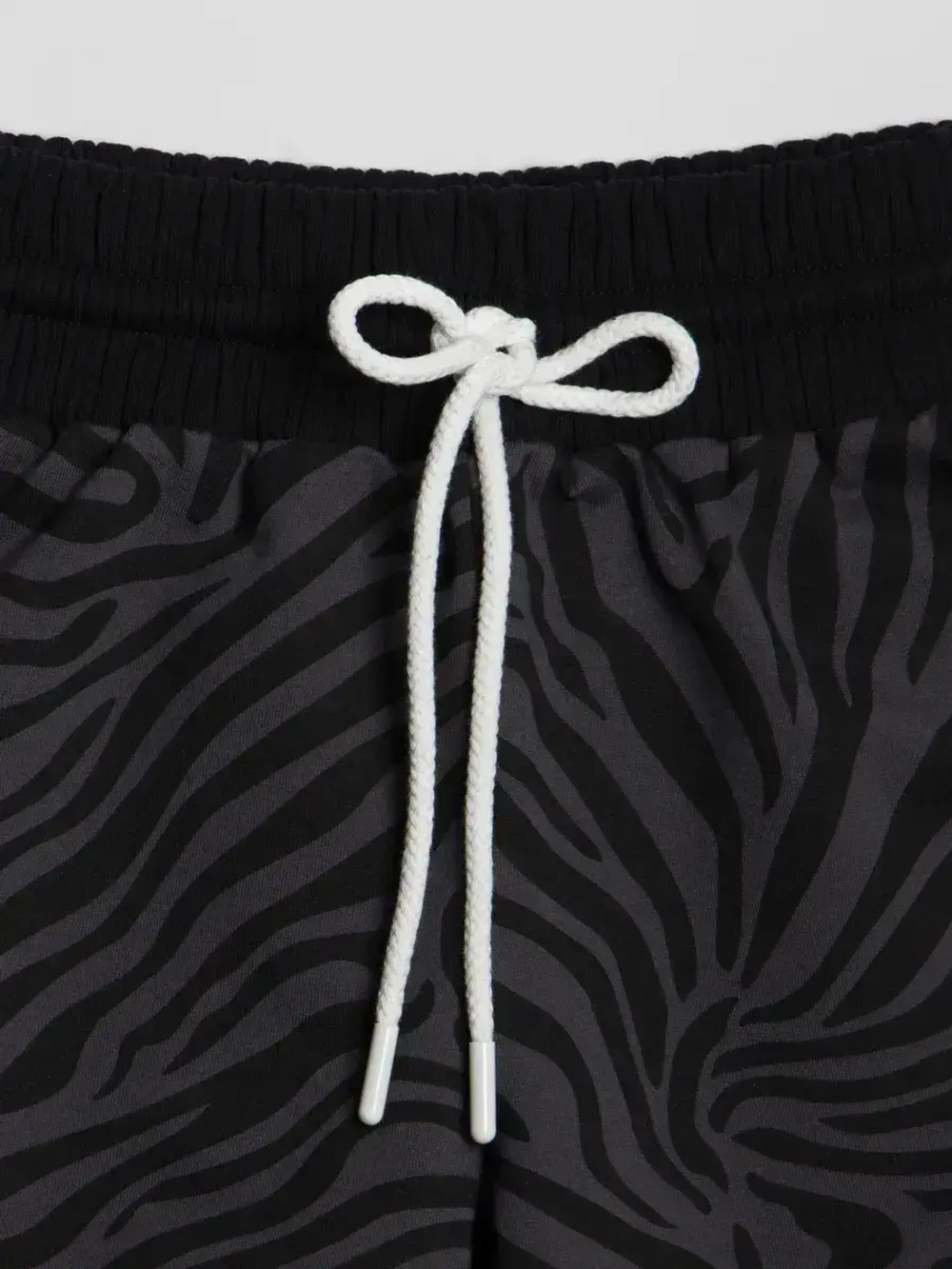 Костюм для девочки спортивный с шортами