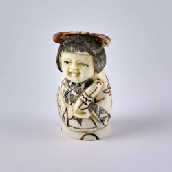 Нэцкэ Девочка с волшебным веером