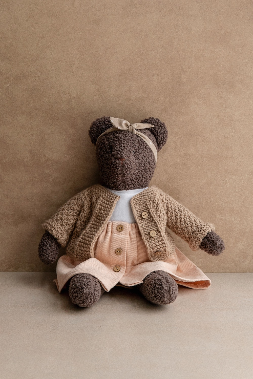 Мишка коричневый в розовом сарафане