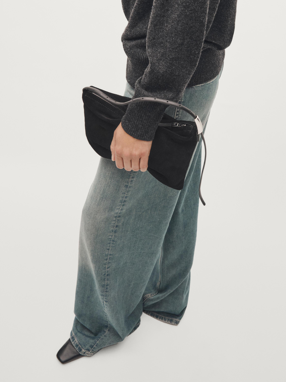 Massimo Dutti Маленькая сумка из замши, черный