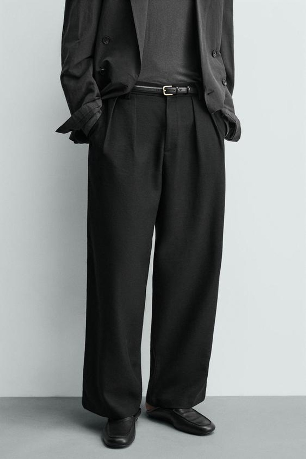 ZARA БРЮКИ RELAXED FIT СО СКЛАДКАМИ, ЧЕРНЫЙ