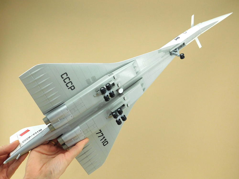 Модель самолета Ту-144 (М1:100, Аэрофлот СССР-77110) конфигурация посадочная с шасси