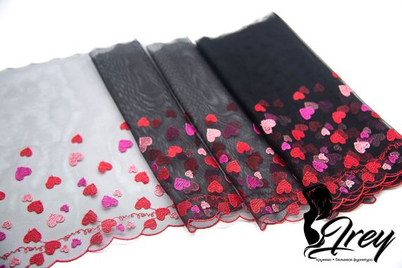 05-45 Вышивка на неэл. сетке 28 см, сердечки (правая)