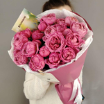 Букет из пионовидных малиновых роз