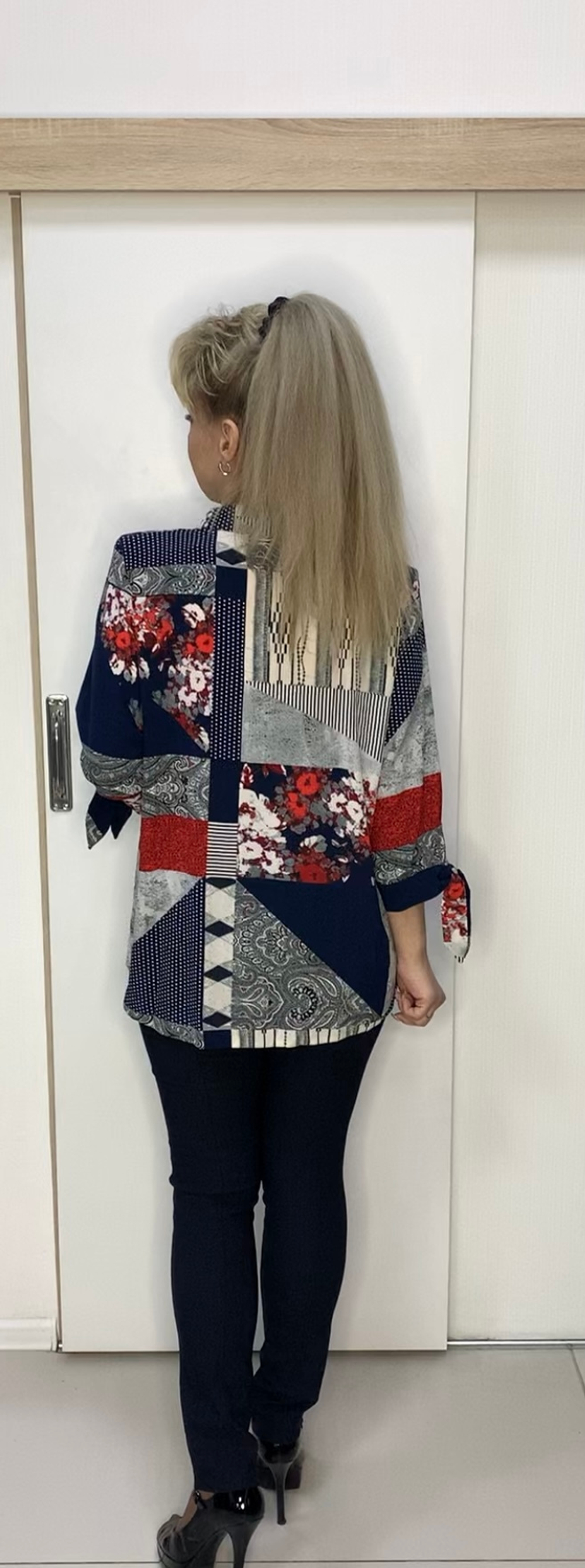 Цветная тонкая рубашка