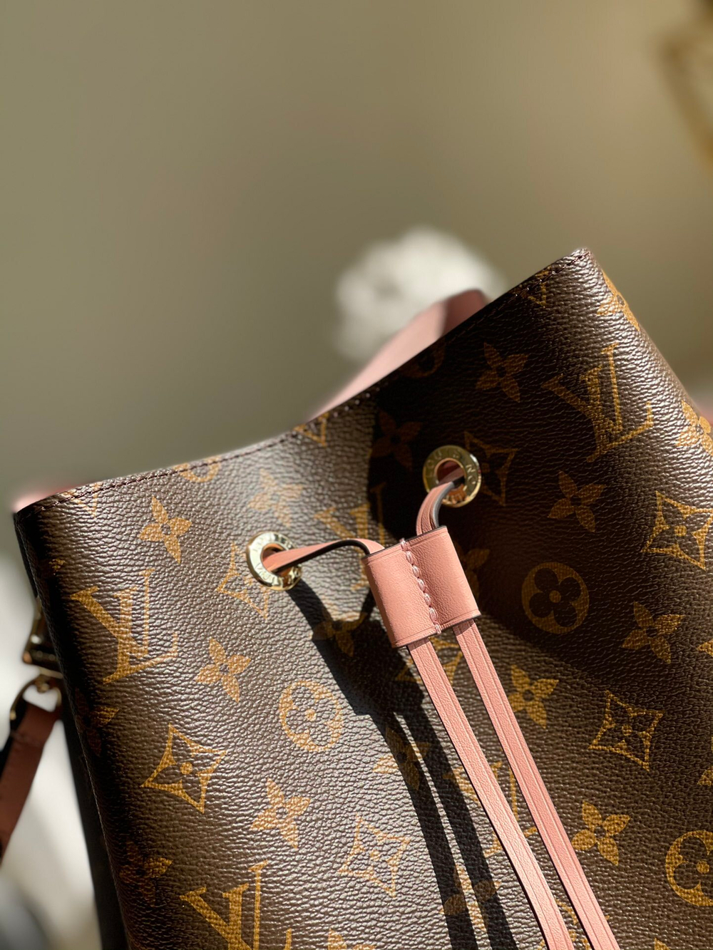 Louis Vuitton NeoNoe MM