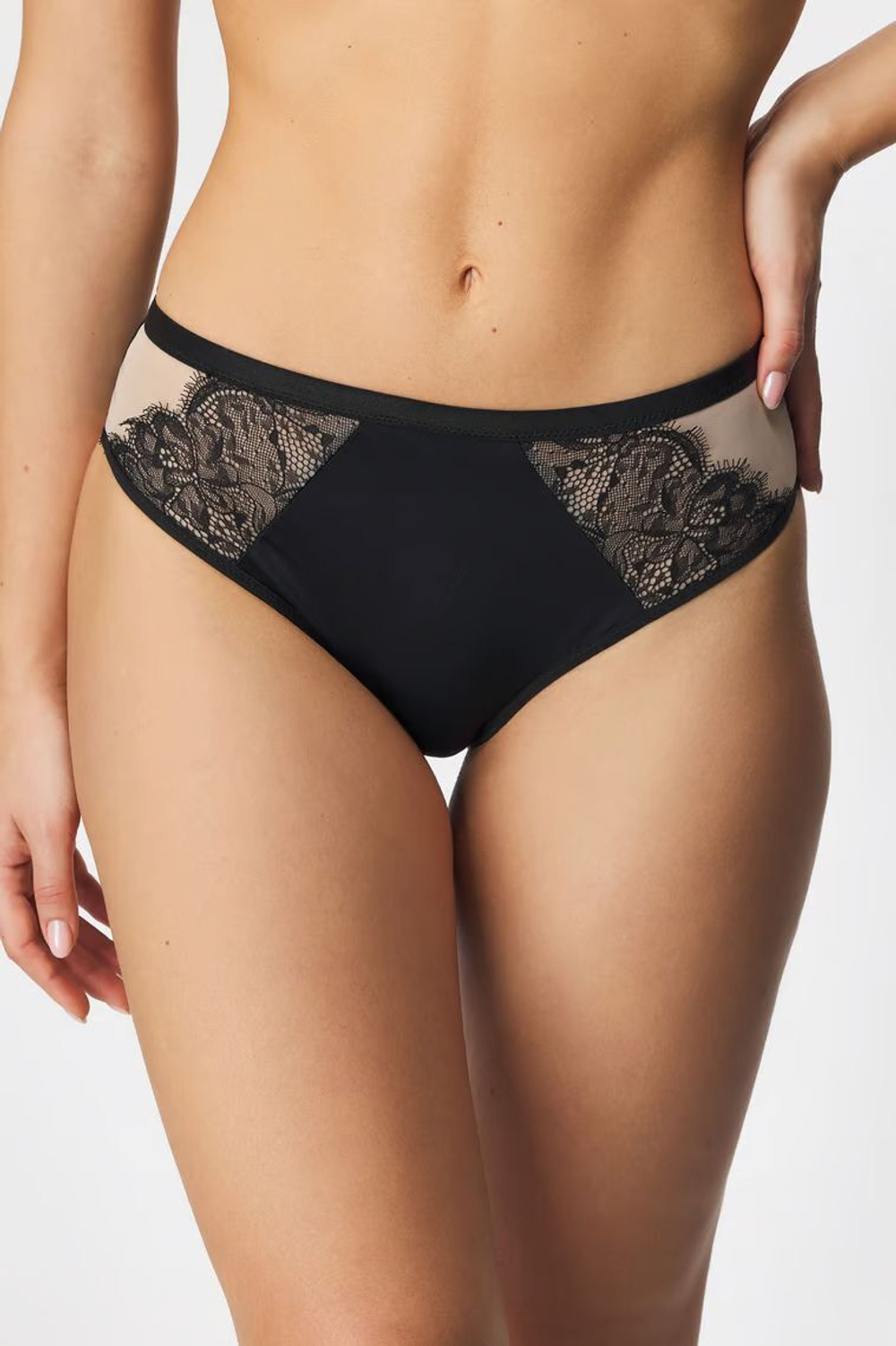 Трусики-бразилиана Divine со средней линией талии (Размер: 44) (Цвет: черный с бежевым)