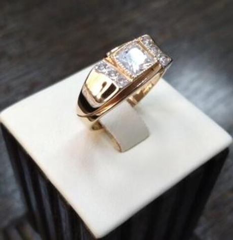 Кольцо из золота с фианитами