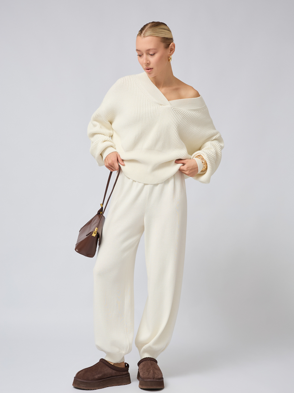 Джемпер вязаный с v-вырезом