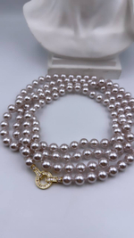 Нить 160 см бледно-сиреневого жемчуга Swarovski диаметром 1 см с золотой застежкой из цирконов