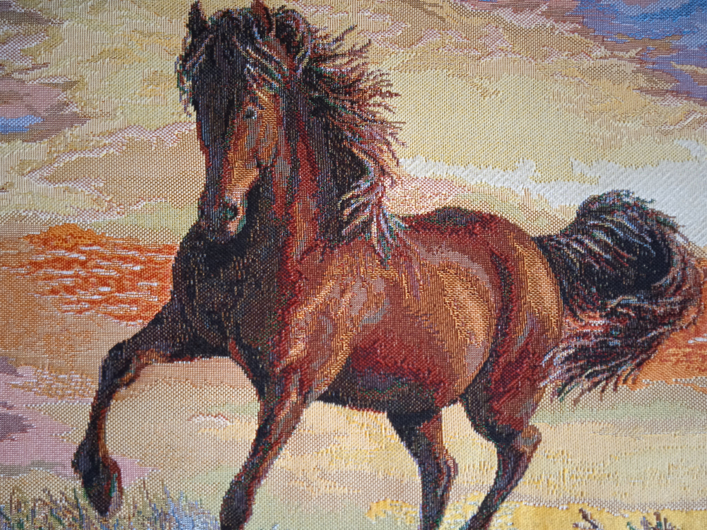 Декоративная гобеленовая наволочка для интерьерной подушки Конь-огонь 68х47