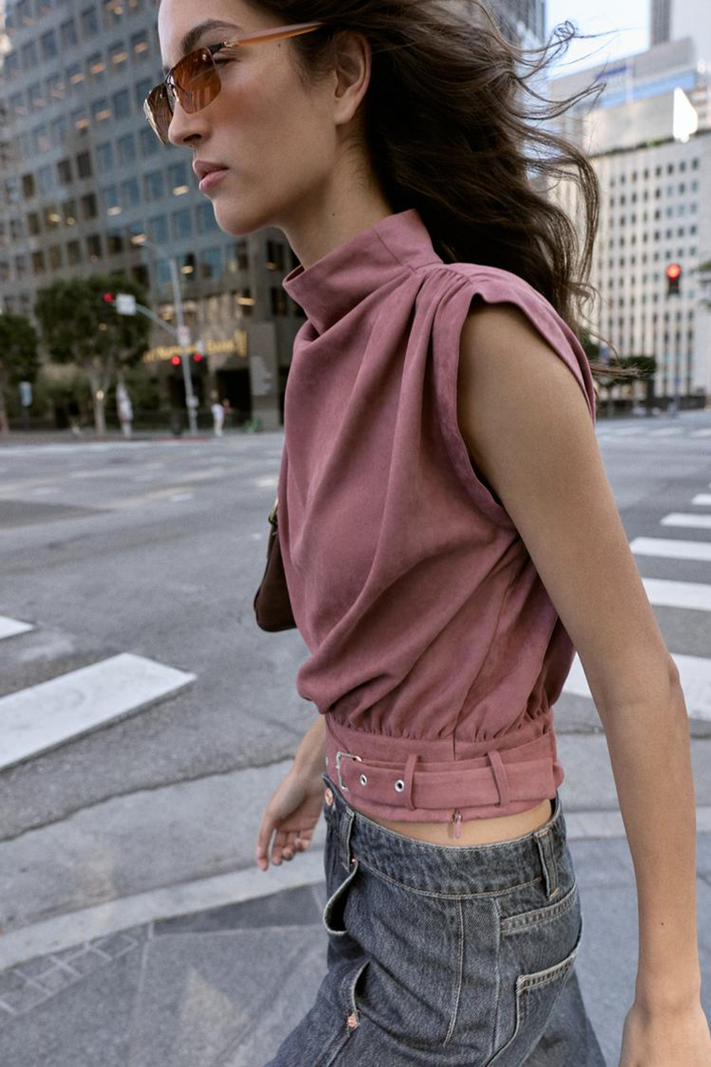 ZARA ТОП ИЗ ИСКУССТВЕННОЙ ЗАМШИ С ПРЯЖКОЙ, МАРСАЛА