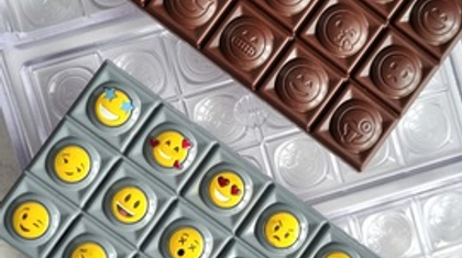 925 | Форма для шоколадных плиток "Смайлики" (275*175 мм)