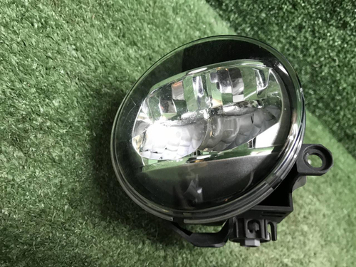 ПТФ правая Toyota Land Cruiser Prado 150 17-нв LED